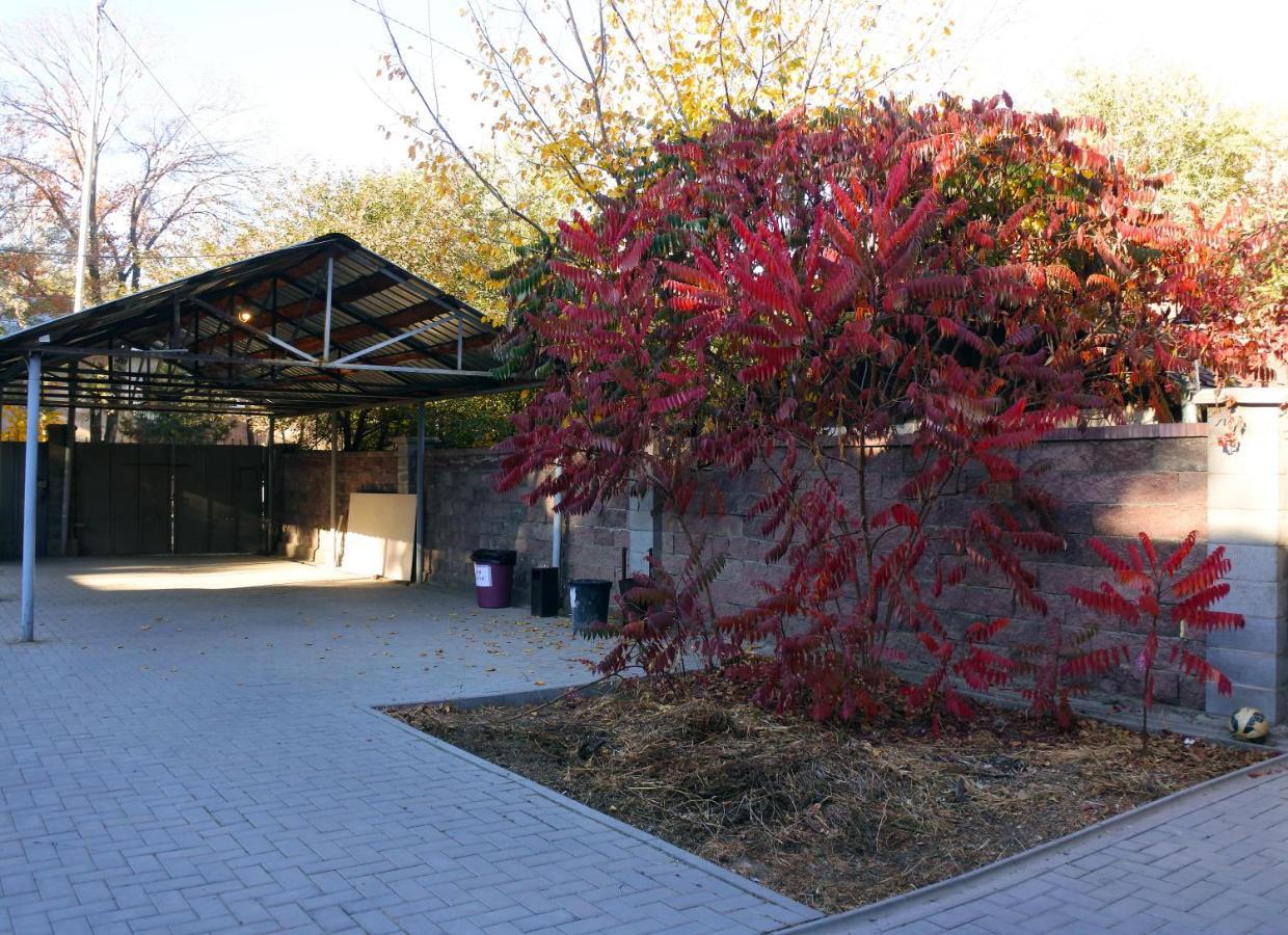 A Pousada Almaty Backpackers Exterior foto