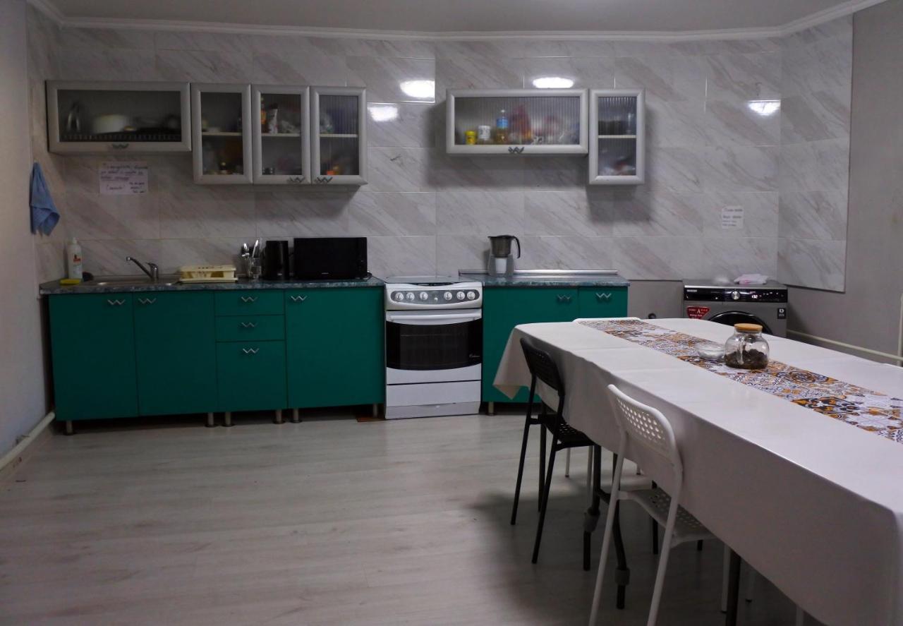 A Pousada Almaty Backpackers Exterior foto
