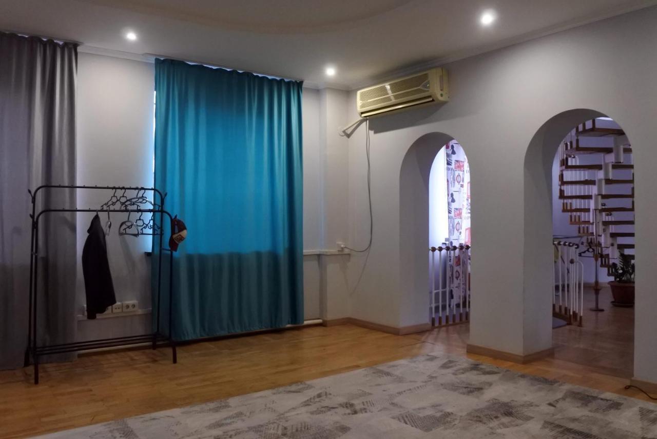 A Pousada Almaty Backpackers Exterior foto