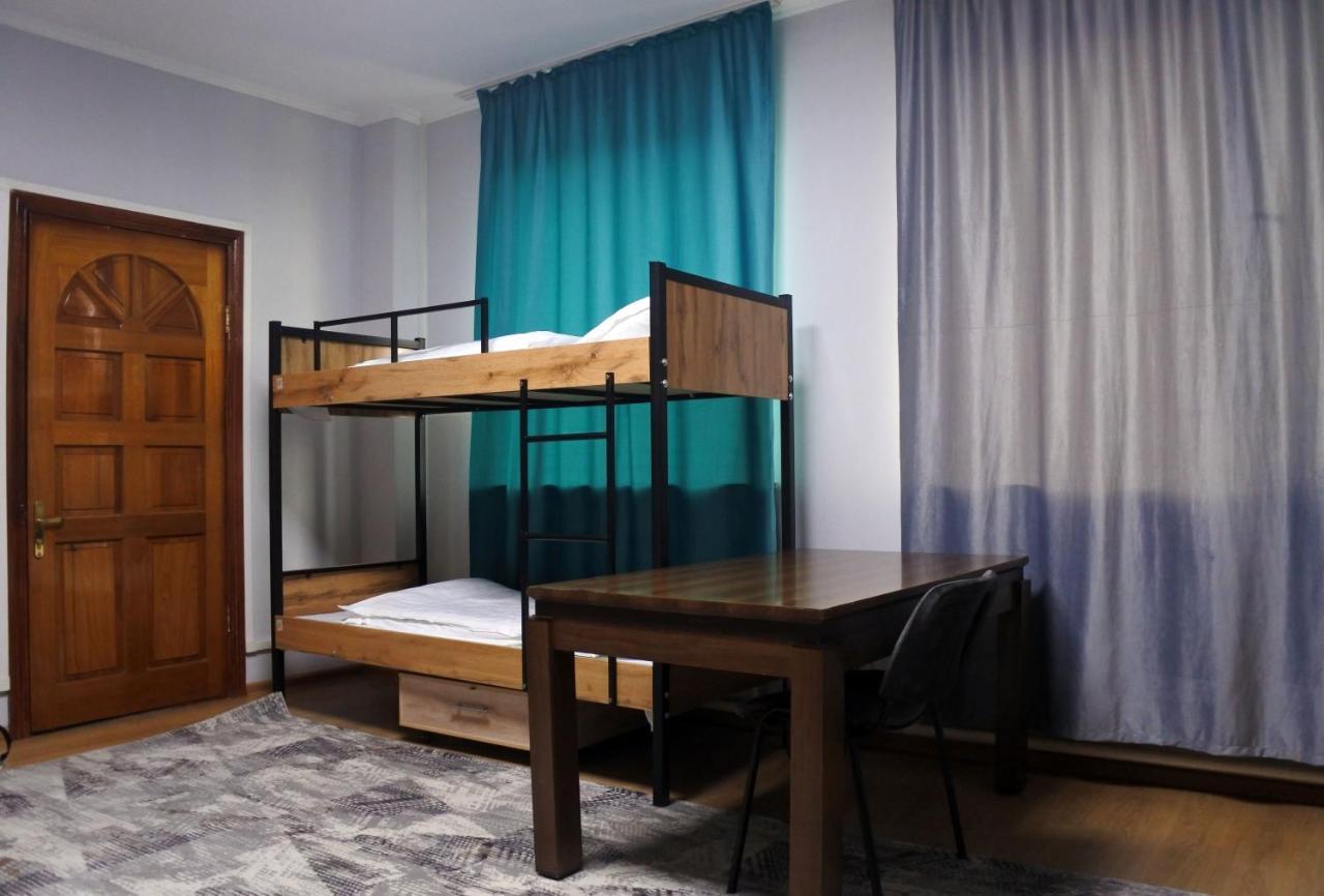 A Pousada Almaty Backpackers Exterior foto