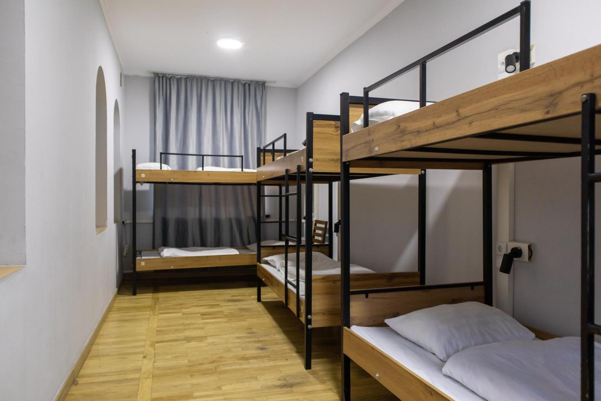 A Pousada Almaty Backpackers Exterior foto