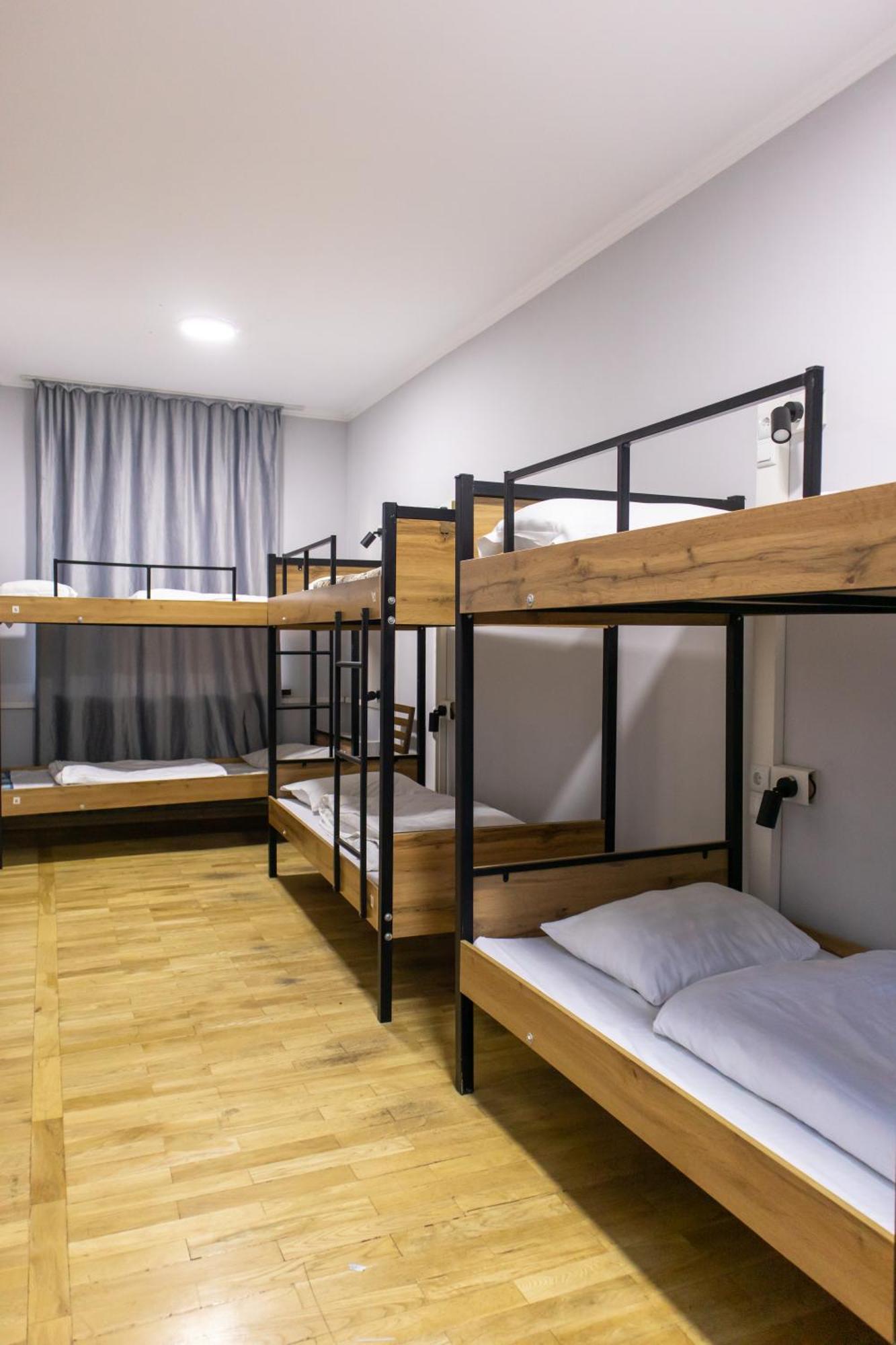 A Pousada Almaty Backpackers Exterior foto
