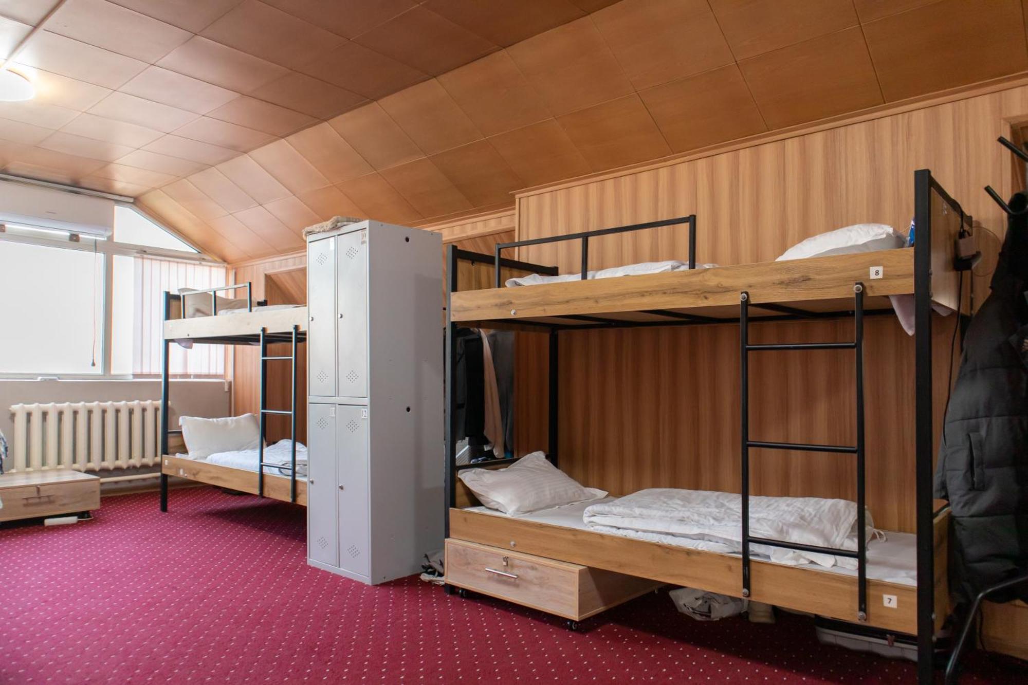 A Pousada Almaty Backpackers Exterior foto